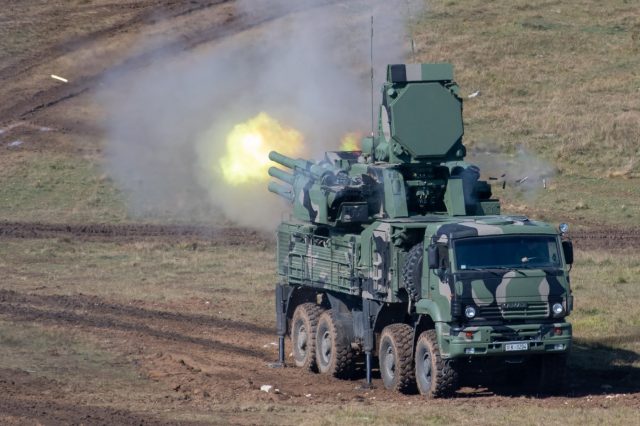 Serbias-Pantsir-S1-air-defense-systems-debut-at-live-fire-exercise-640x426.jpg