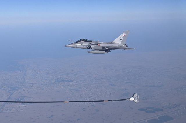 Voyager refueling a Qatari Rafale