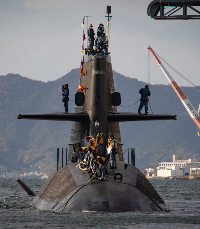 https://defbrief.com/wp-content/uploads/2021/12/Japanese-sub-JS-Sekiryu-hons-interoperability-with-US-submarine-tender1.jpg