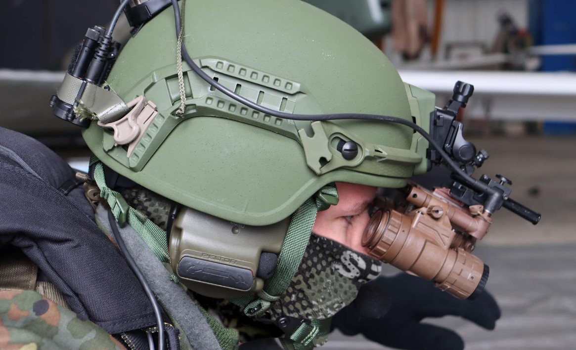 https://defbrief.com/wp-content/uploads/2022/02/German-paratroopers-test-new-night-vision-goggle-1.jpg