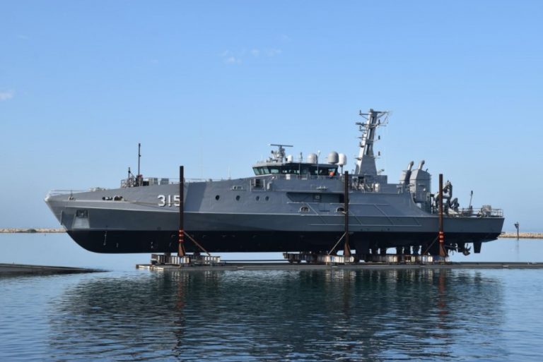 https://defbrief.com/wp-content/uploads/2022/03/Australia-launches-second-Evolved-Cape-class-patrol-boat-768x513.jpg