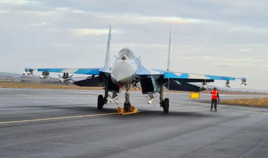 https://defbrief.com/wp-content/uploads/2022/03/The-Ukrainian-Su-27-that-landed-in-Romania-is-returning-home-1.jpg
