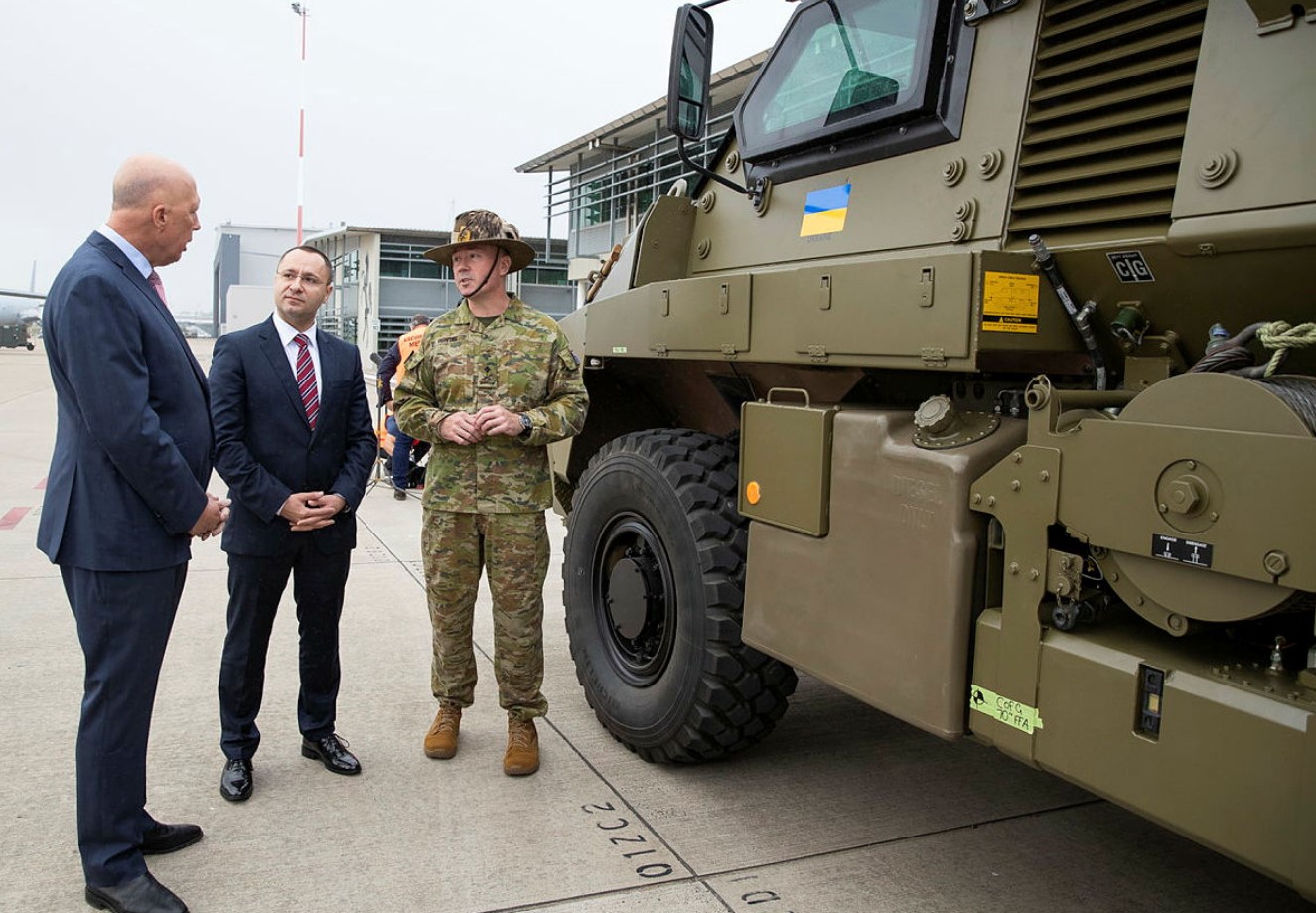Australia sending 20 Bushmaster vehicles to Ukraine | Defense Brief